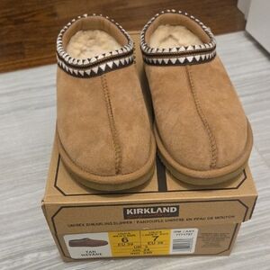 Kirkland Signature Tan Shearling Slippers